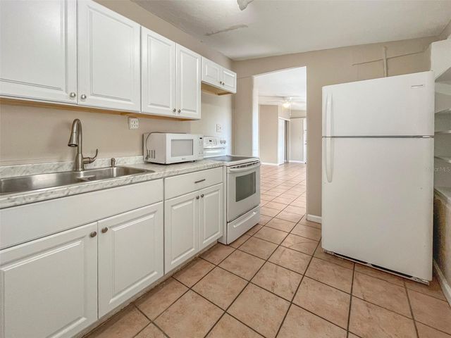 2137 ROSELAWN STREET B, Sarasota, FL 34231