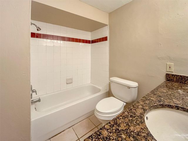 2137 ROSELAWN STREET B, Sarasota, FL 34231