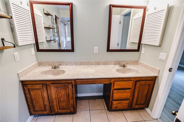 2119 SHADY OAKS DRIVE, Valrico, FL 33594