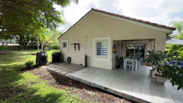 1596 Canary Island Dr, Weston, FL 33327