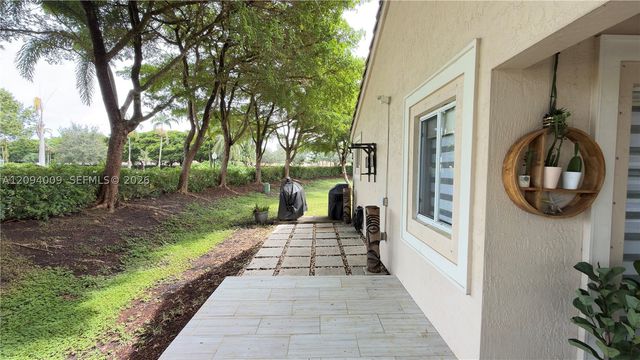 1596 Canary Island Dr, Weston, FL 33327