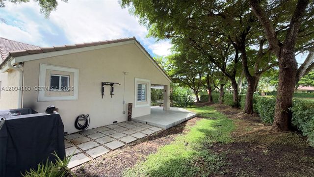 1596 Canary Island Dr, Weston, FL 33327