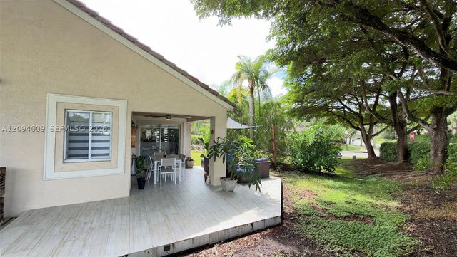 1596 Canary Island Dr, Weston, FL 33327