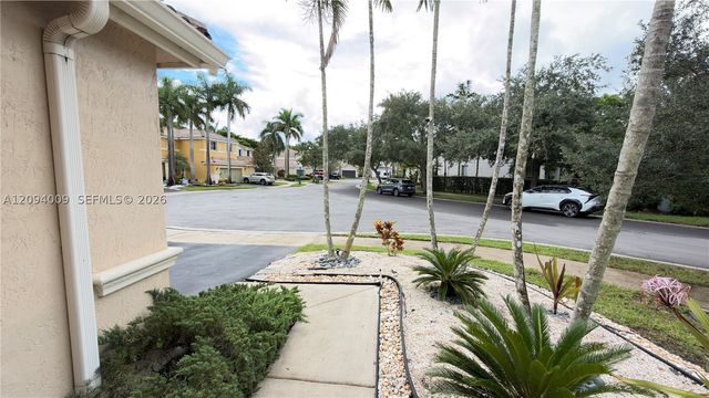 1596 Canary Island Dr, Weston, FL 33327
