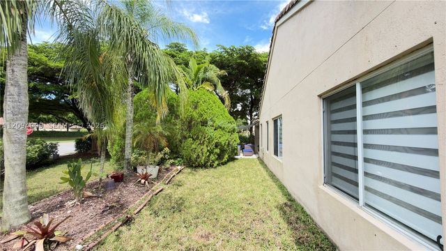 1596 Canary Island Dr, Weston, FL 33327