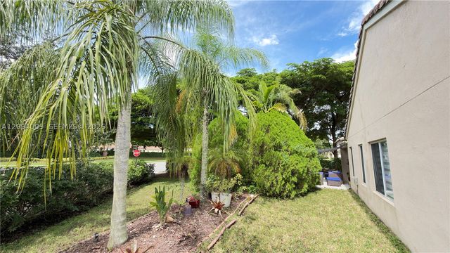 1596 Canary Island Dr, Weston, FL 33327