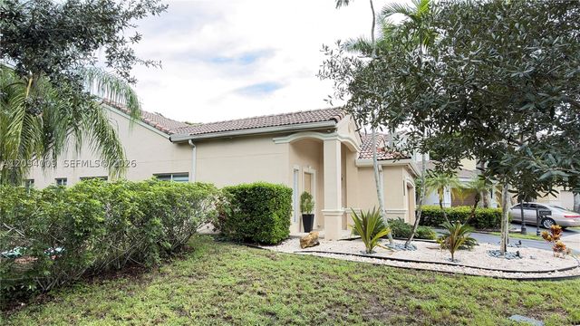 1596 Canary Island Dr, Weston, FL 33327