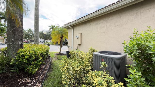1596 Canary Island Dr, Weston, FL 33327