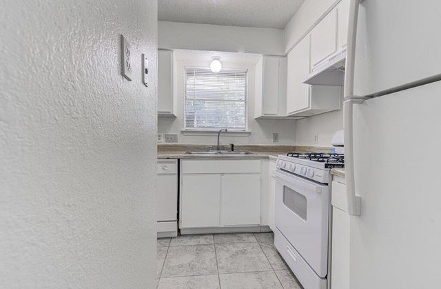 824 King Albert ST A, Austin, TX 78745