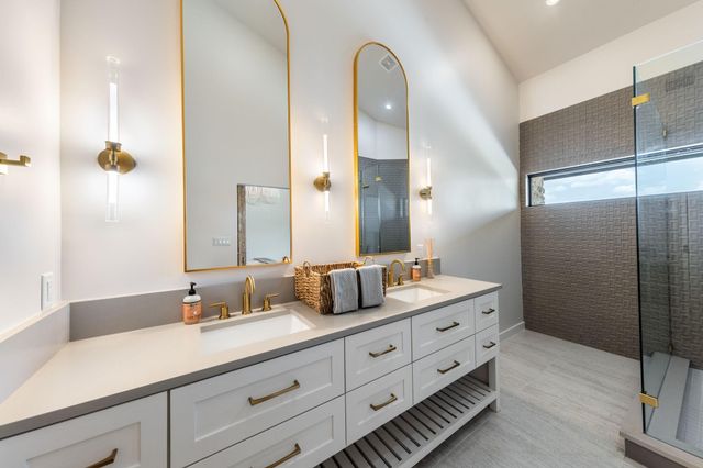 402 Island DR B, Horseshoe Bay, TX 78657