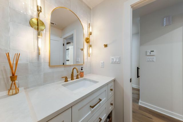 402 Island DR B, Horseshoe Bay, TX 78657