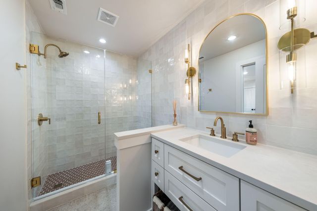 402 Island DR B, Horseshoe Bay, TX 78657