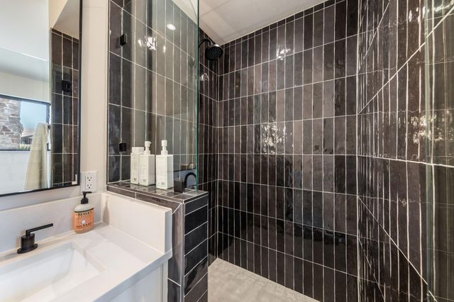 402 Island DR B, Horseshoe Bay, TX 78657