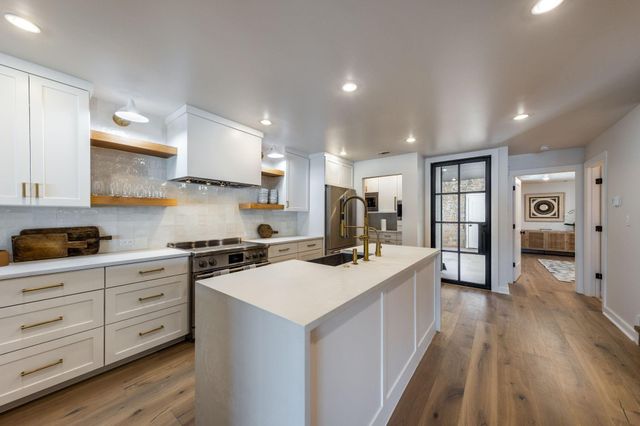 402 Island DR B, Horseshoe Bay, TX 78657