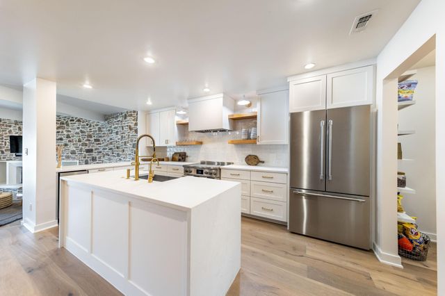 402 Island DR B, Horseshoe Bay, TX 78657