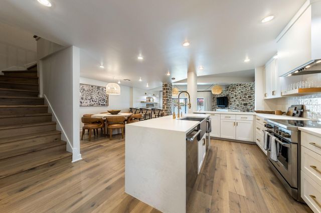 402 Island DR B, Horseshoe Bay, TX 78657