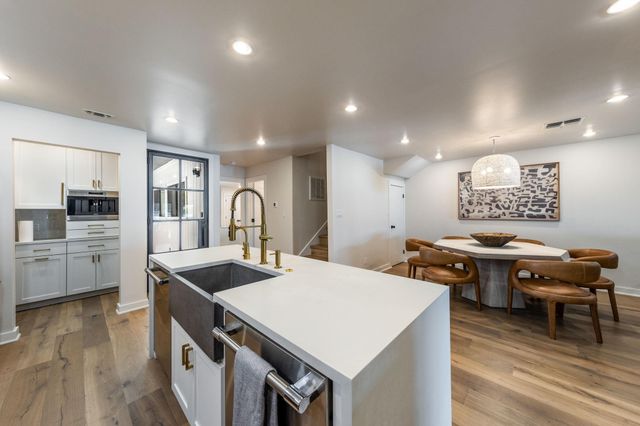 402 Island DR B, Horseshoe Bay, TX 78657