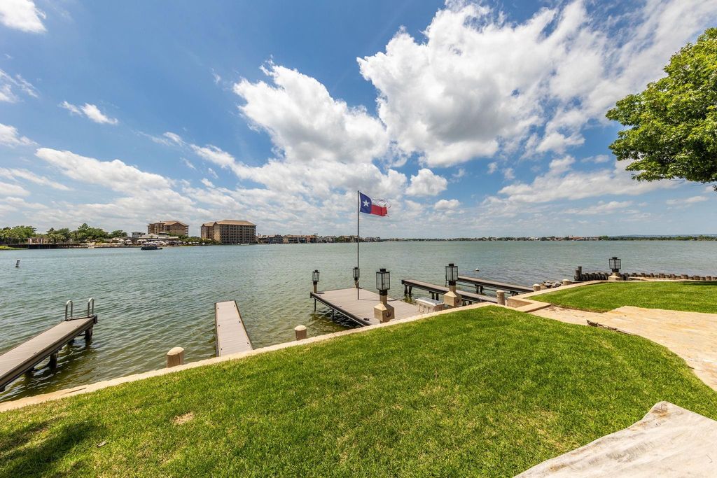 402 Island DR B, Horseshoe Bay, TX 78657