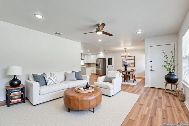 150 Windsor Dr, San Antonio, TX 78228