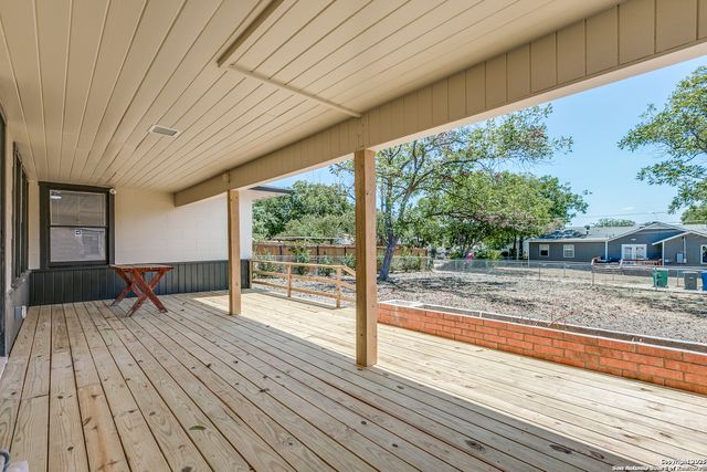 150 Windsor Dr, San Antonio, TX 78228