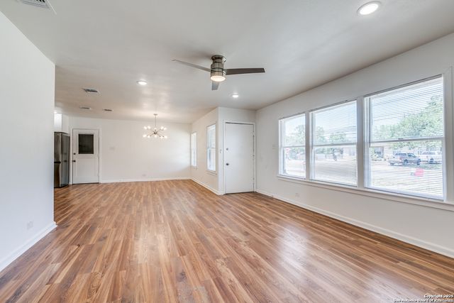 150 Windsor Dr, San Antonio, TX 78228