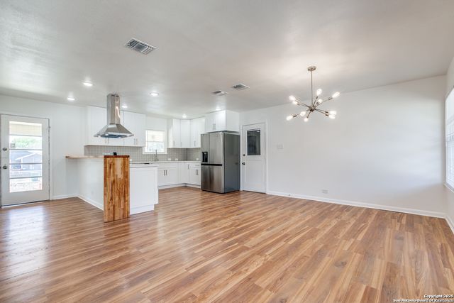 150 Windsor Dr, San Antonio, TX 78228