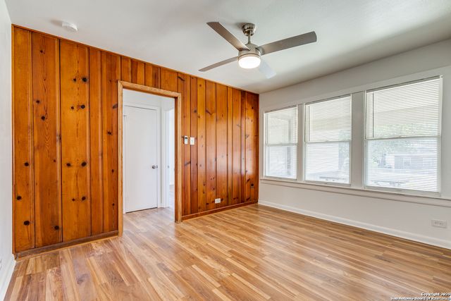 150 Windsor Dr, San Antonio, TX 78228