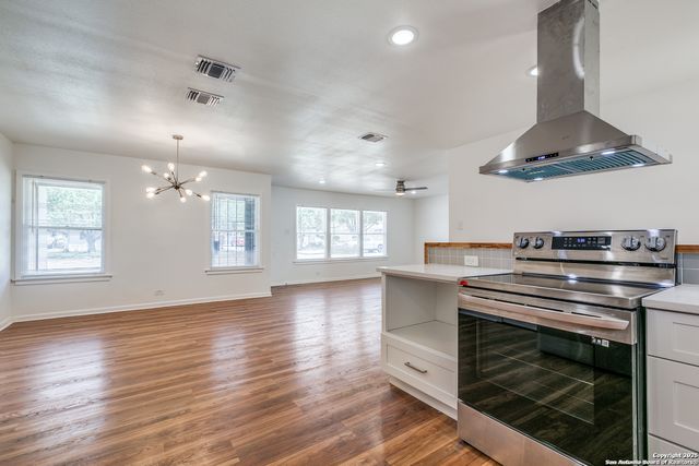 150 Windsor Dr, San Antonio, TX 78228