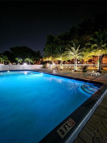 4900 Washington Street 309, Hollywood, FL 33021