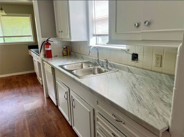 407 Fairway Drive, Bryan, TX 77801