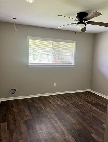 407 Fairway Drive, Bryan, TX 77801