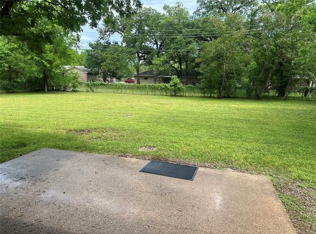 407 Fairway Drive, Bryan, TX 77801