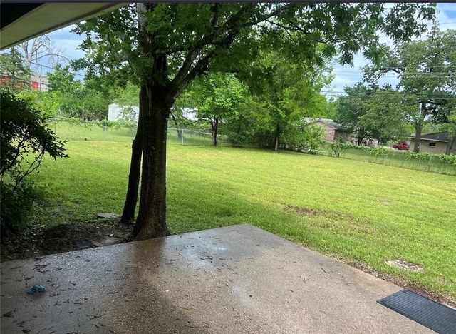 407 Fairway Drive, Bryan, TX 77801