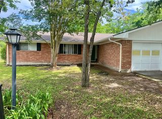407 Fairway Drive, Bryan, TX 77801