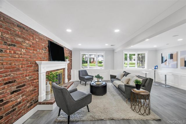 4 Ruby Lane, Huntington Station, NY 11746