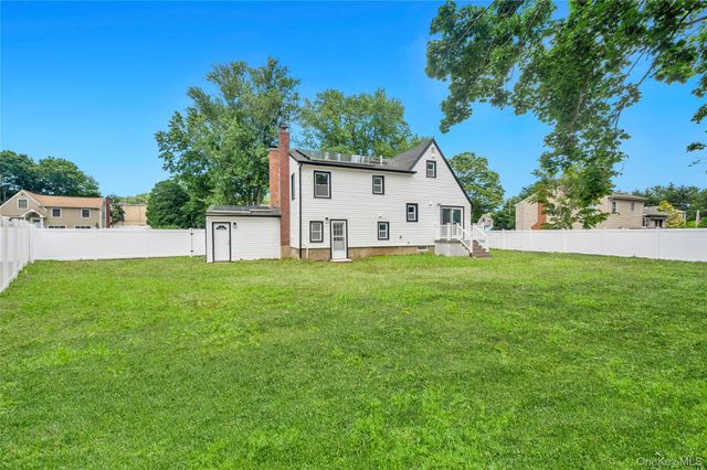 4 Ruby Lane, Huntington Station, NY 11746