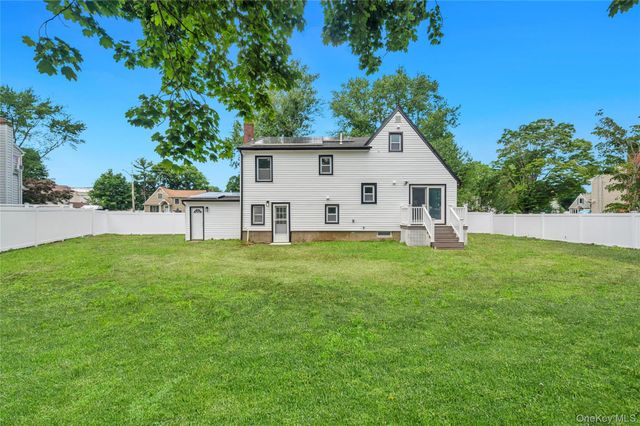 4 Ruby Lane, Huntington Station, NY 11746
