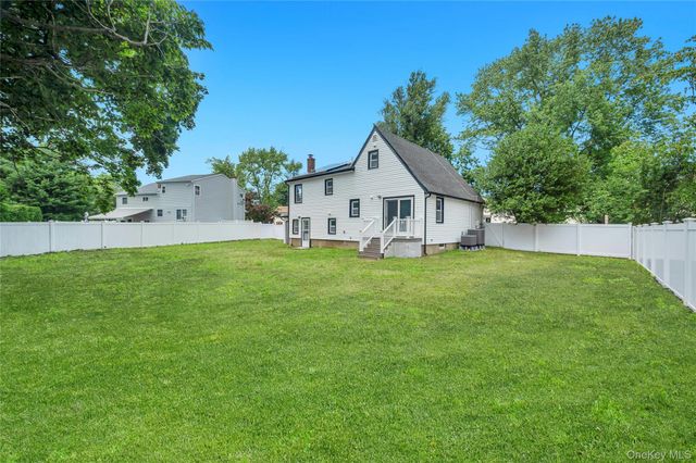 4 Ruby Lane, Huntington Station, NY 11746