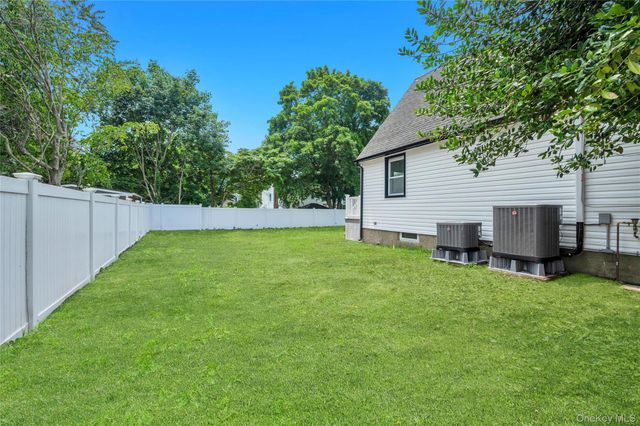 4 Ruby Lane, Huntington Station, NY 11746