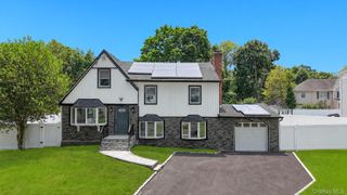 4 Ruby Lane, Huntington Station, NY 11746