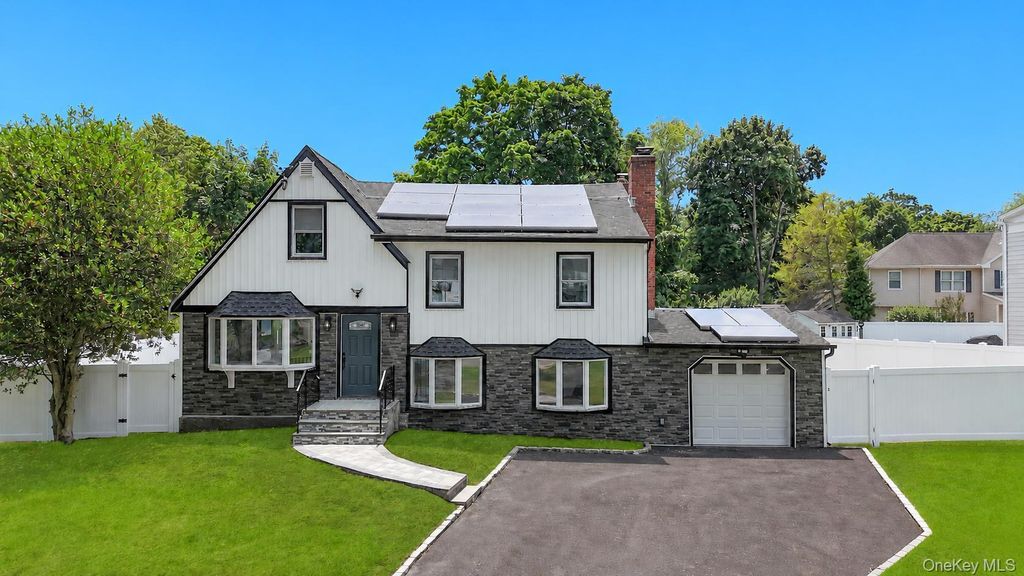 4 Ruby Lane, Huntington Station, NY 11746