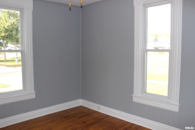 103 N SWARTS Street, Abingdon, IL 61410