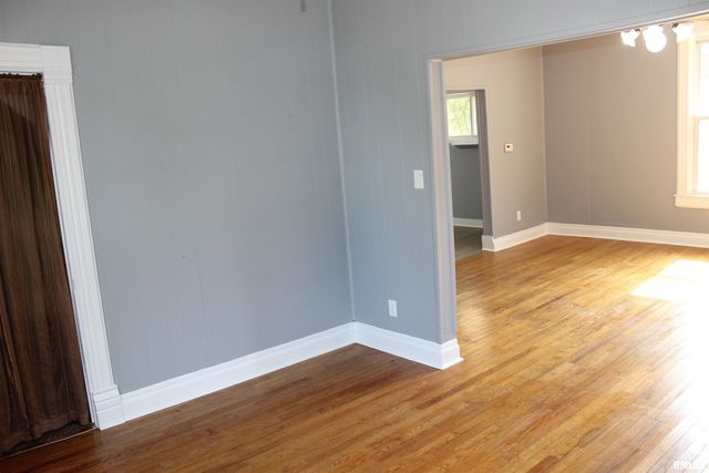 103 N SWARTS Street, Abingdon, IL 61410