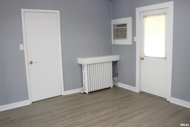 103 N SWARTS Street, Abingdon, IL 61410