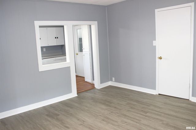 103 N SWARTS Street, Abingdon, IL 61410