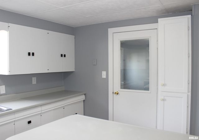 103 N SWARTS Street, Abingdon, IL 61410