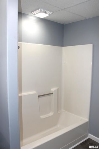 103 N SWARTS Street, Abingdon, IL 61410