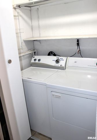 103 N SWARTS Street, Abingdon, IL 61410