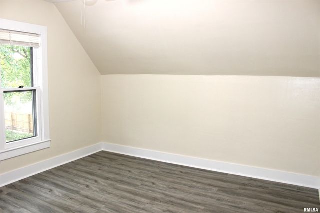 103 N SWARTS Street, Abingdon, IL 61410