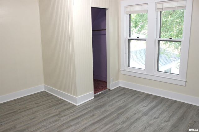 103 N SWARTS Street, Abingdon, IL 61410